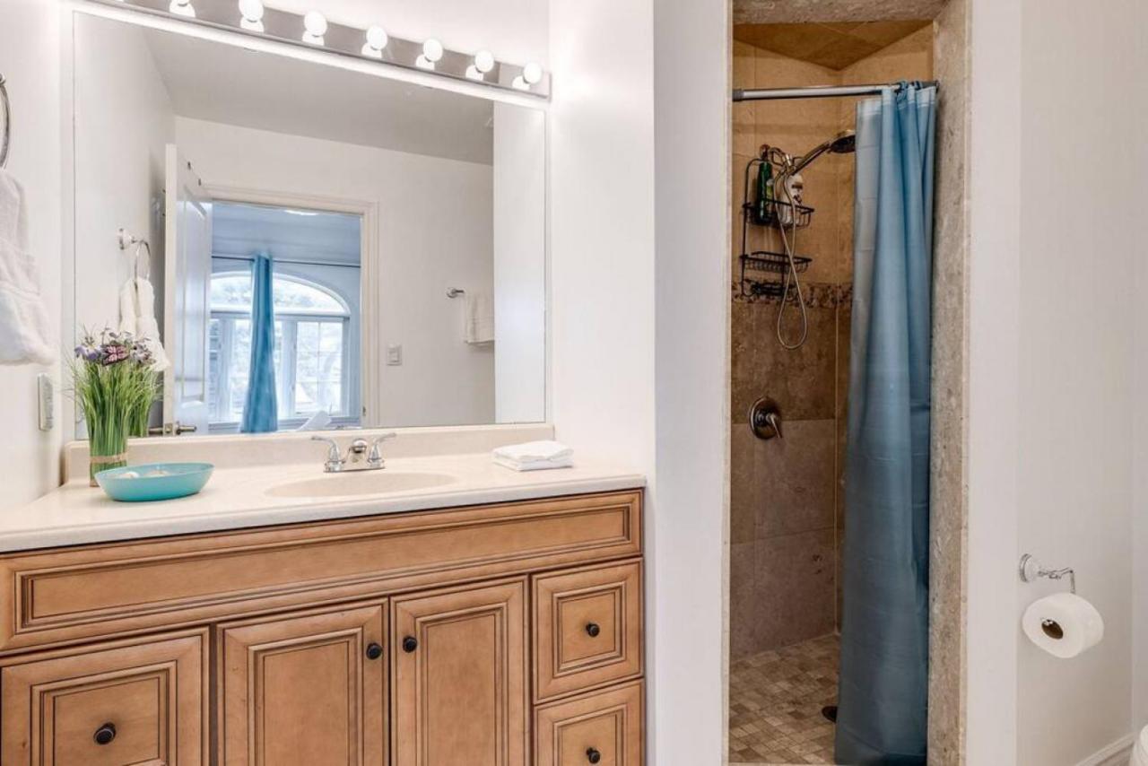 3Br Casa Close To Woodbine Beach With Deck Area And Wfh Toronto Bagian luar foto