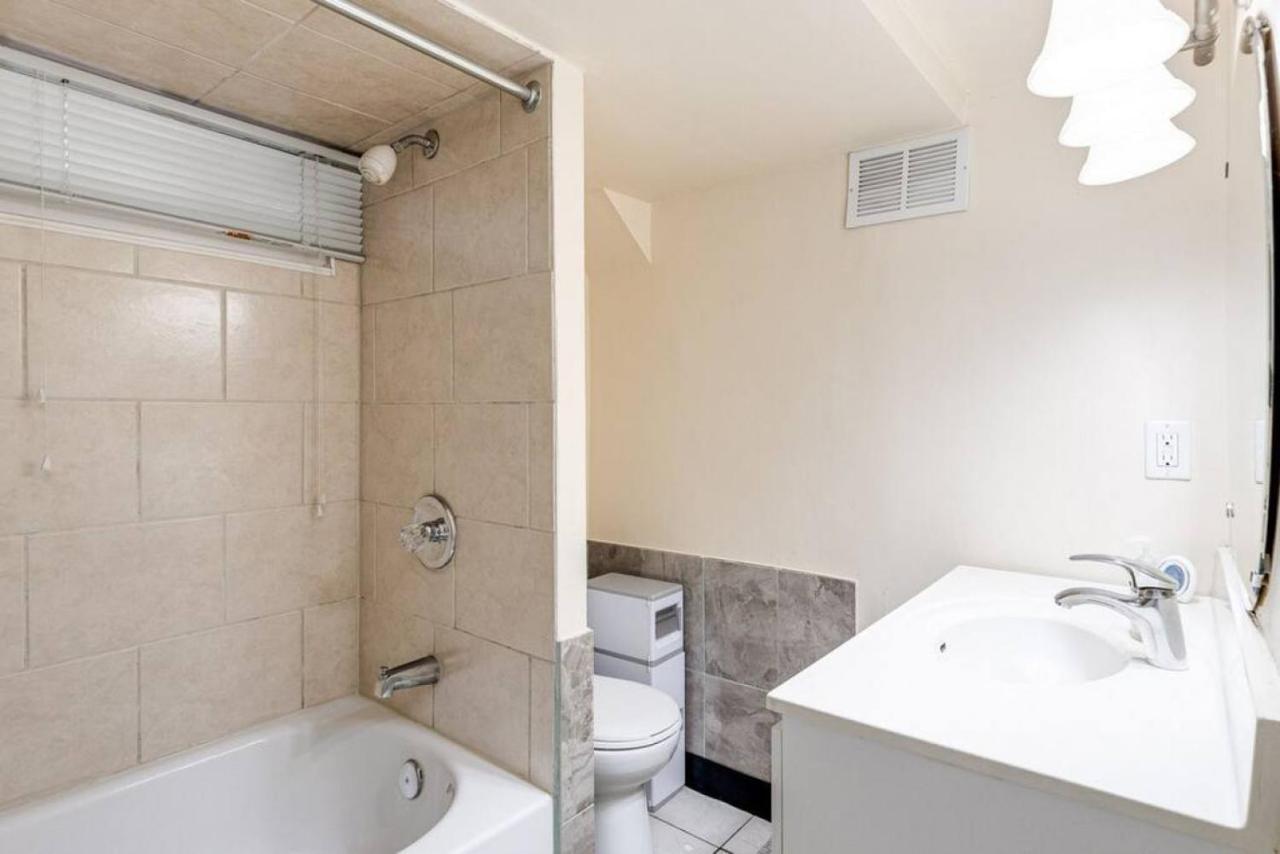 3Br Casa Close To Woodbine Beach With Deck Area And Wfh Toronto Bagian luar foto